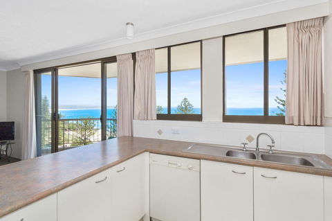 Columbia Beachfront Apartments On Rainbow Bay - Events Australia 38