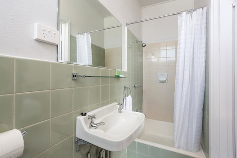 Nightcap At Emerald Star Hotel - Accommodation Europe 2