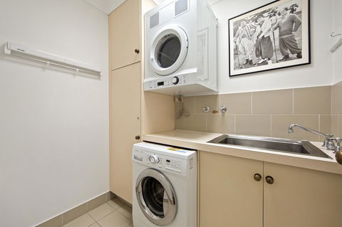 Montipora Unit 3 - In The Heart Of Airlie, Wi-fi And Netflix - Events Australia 9