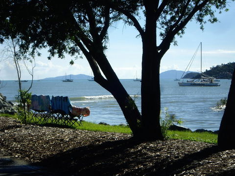 Montipora Unit 3 - In The Heart Of Airlie, Wi-fi And Netflix - Events Australia 17