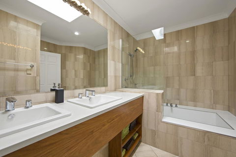 Montipora Unit 3 - In The Heart Of Airlie, Wi-fi And Netflix - Events Australia 8