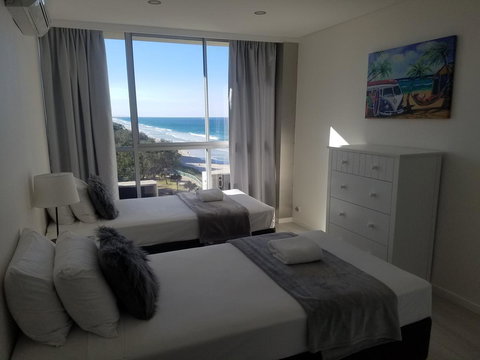 Golden Sands On The Beach - Absolute Beachfront Apartments - Events Australia 41