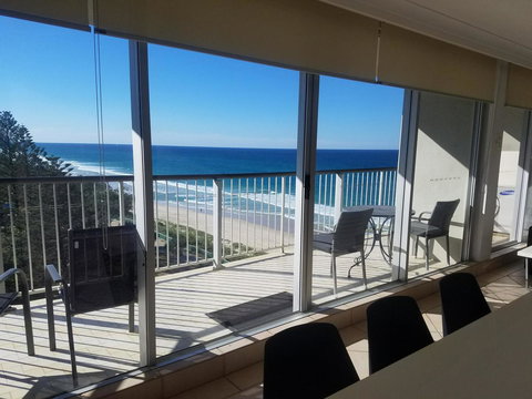 Golden Sands On The Beach - Absolute Beachfront Apartments - Events Australia 32