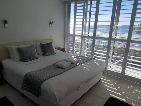 Golden Sands On The Beach - Absolute Beachfront Apartments - Events Australia 30