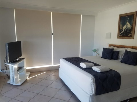 Golden Sands On The Beach - Absolute Beachfront Apartments - Events Australia 33