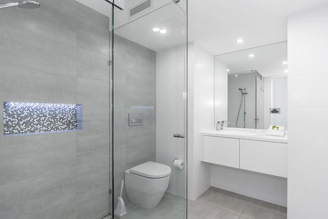 Golden Sands On The Beach - Absolute Beachfront Apartments - Events Australia 4