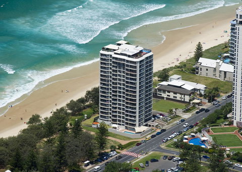 Golden Sands On The Beach - Absolute Beachfront Apartments - Events Australia 0
