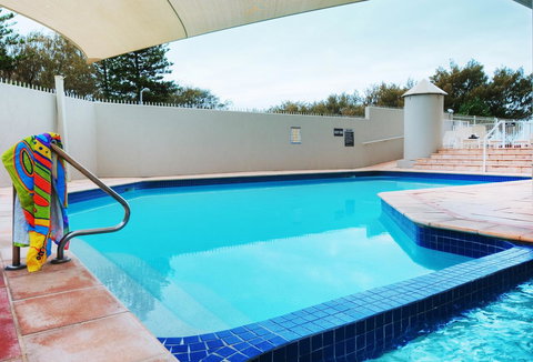 Golden Sands On The Beach - Absolute Beachfront Apartments - Events Australia 14