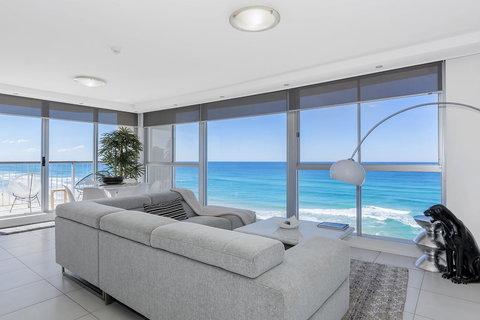 Golden Sands On The Beach - Absolute Beachfront Apartments - Events Australia 19