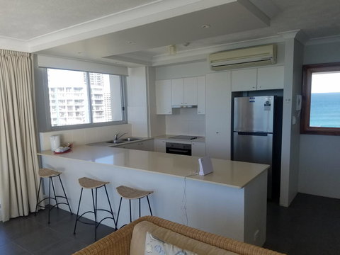 Golden Sands On The Beach - Absolute Beachfront Apartments - Events Australia 24