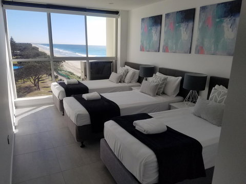 Golden Sands On The Beach - Absolute Beachfront Apartments - Events Australia 12