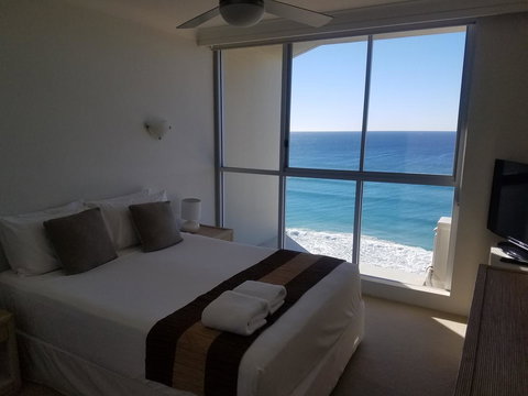 Golden Sands On The Beach - Absolute Beachfront Apartments - Events Australia 29