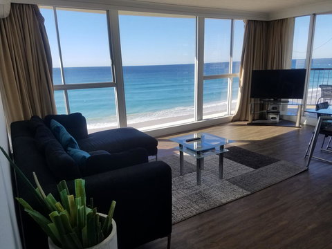 Golden Sands On The Beach - Absolute Beachfront Apartments - Events Australia 40