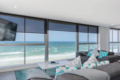Golden Sands On The Beach - Absolute Beachfront Apartments - Events Australia 8