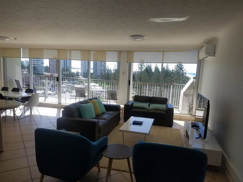 Golden Sands On The Beach - Absolute Beachfront Apartments - Events Australia 37