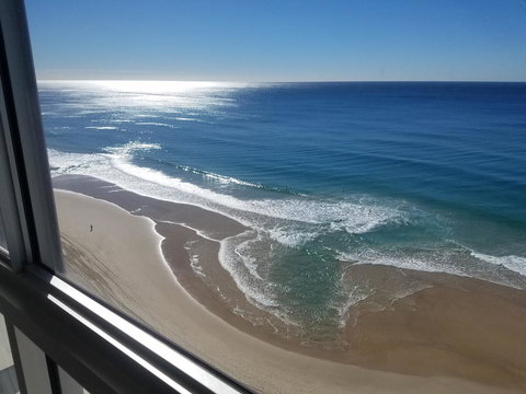 Golden Sands On The Beach - Absolute Beachfront Apartments - Events Australia 15