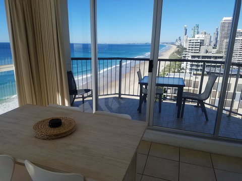 Golden Sands On The Beach - Absolute Beachfront Apartments - Events Australia 39