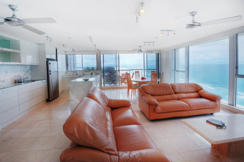 Golden Sands On The Beach - Absolute Beachfront Apartments - Events Australia 20
