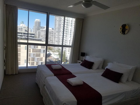 Golden Sands On The Beach - Absolute Beachfront Apartments - Events Australia 23