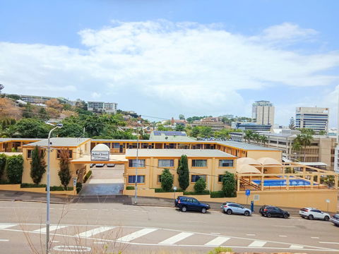 The Robert Towns - Tourism Bookings 13