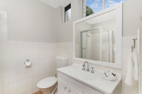 The Robert Towns - Tourism Bookings 5