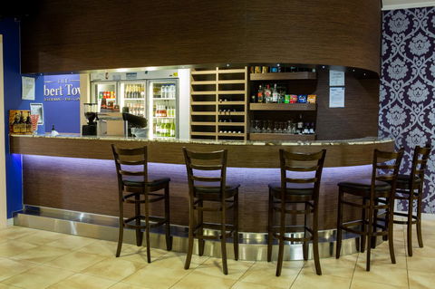 The Robert Towns - Tourism Bookings 14