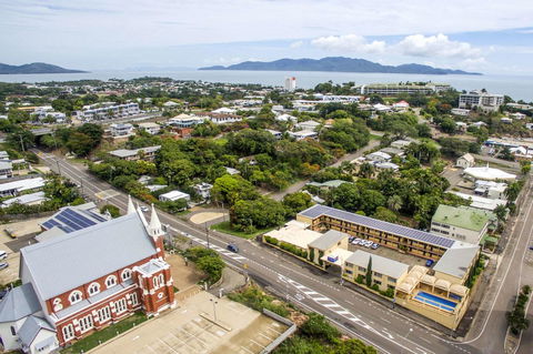 The Robert Towns - Tourism Bookings 9