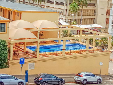 The Robert Towns - Tourism Bookings 15