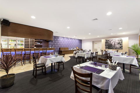 The Robert Towns - Tourism Bookings 18