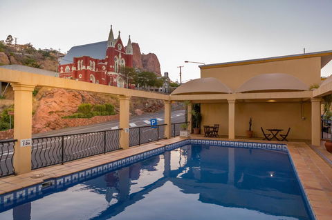 The Robert Towns - Tourism Bookings 11