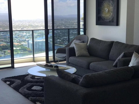 Luxury 3 Bedroom In Heart Of Broadbeach - Accommodation Europe 21