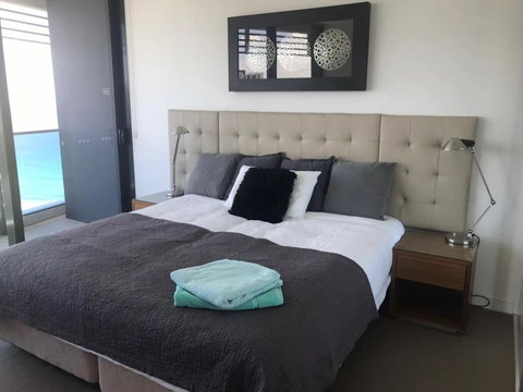 Luxury 3 Bedroom In Heart Of Broadbeach - Accommodation Europe 20