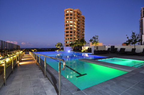 Luxury 3 Bedroom In Heart Of Broadbeach - Accommodation Europe 11