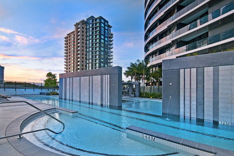 Luxury 3 Bedroom In Heart Of Broadbeach - Accommodation Europe 5