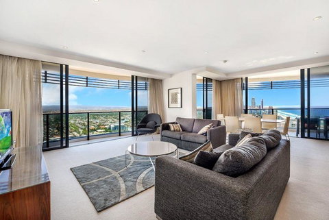 Luxury 3 Bedroom In Heart Of Broadbeach - Accommodation Europe 0