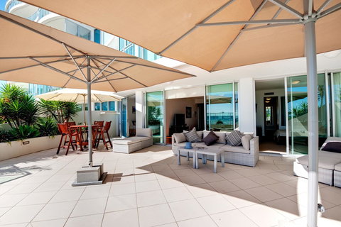 Reflection On The Sea - Tourism Bookings 28