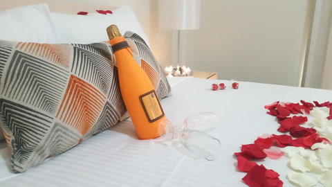 La Vida On Anzac - Accommodation Europe 35