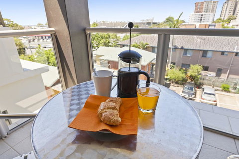 La Vida On Anzac - Accommodation Europe 18