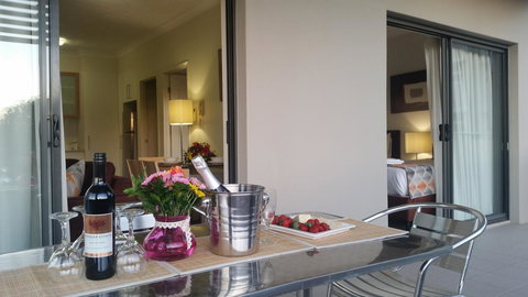 La Vida On Anzac - Accommodation Europe 36