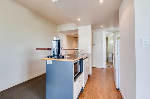 Central Cosmo Apartment Hotel - Events Australia 10
