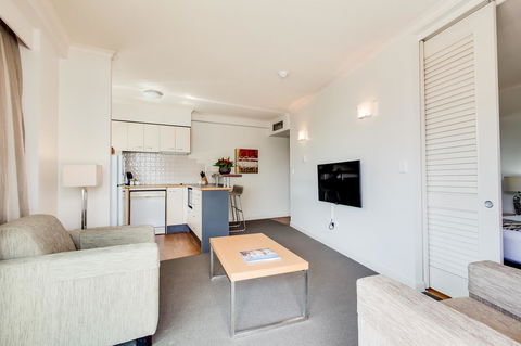 Central Cosmo Apartment Hotel - Events Australia 31