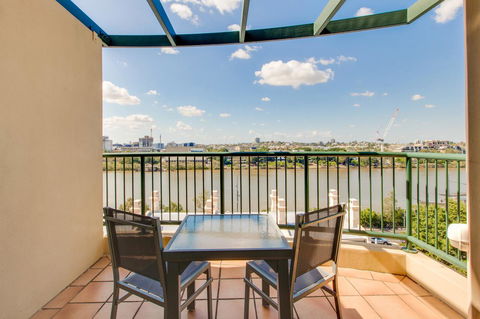 Central Cosmo Apartment Hotel - Events Australia 24