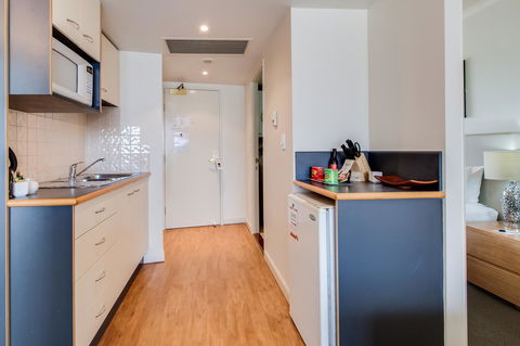 Central Cosmo Apartment Hotel - Events Australia 26