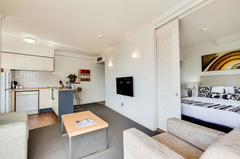 Central Cosmo Apartment Hotel - Events Australia 29