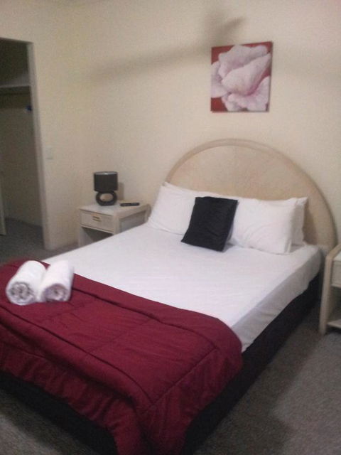 Champelli Palms Apartments - Events Australia 16