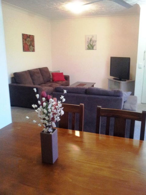 Champelli Palms Apartments - Events Australia 7