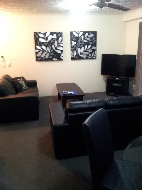 Champelli Palms Apartments - Events Australia 14
