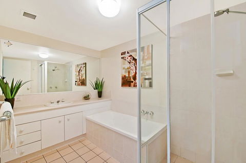 Champelli Palms Apartments - Events Australia 5