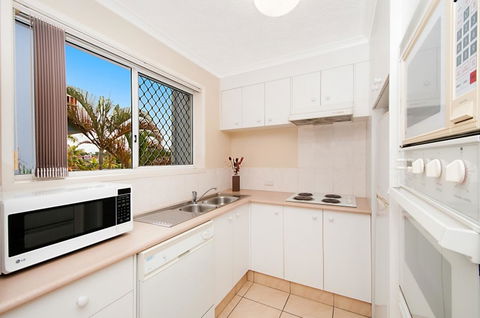 Champelli Palms Apartments - Events Australia 11