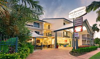 Cairns Queenslander Hotel  Apartments